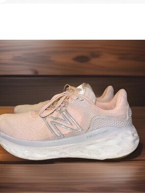 New Balance Women's Fresh Foam More v3 sneakers , Women’s Size 8.5B
